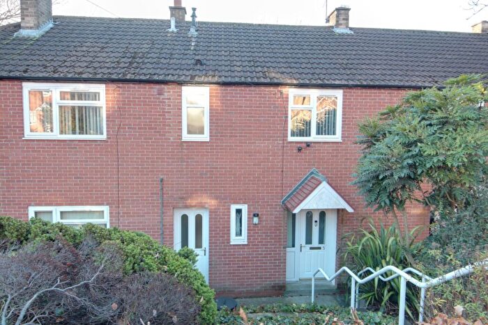 3 Bedroom Town House For Sale In Woodnook Close, Leeds, LS16