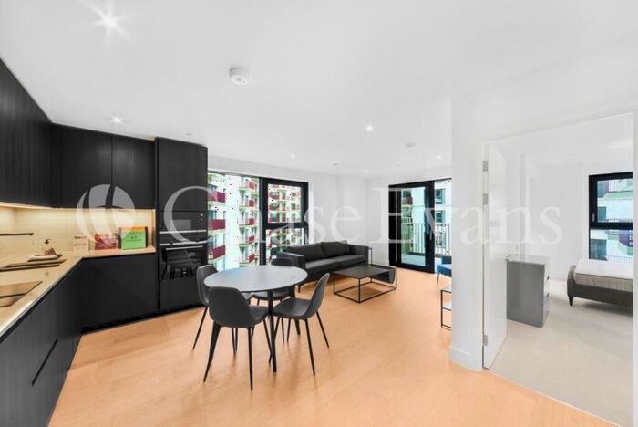 2 Bedroom Flat To Rent In Hewson Way, Elephant And Castle, London, SE17