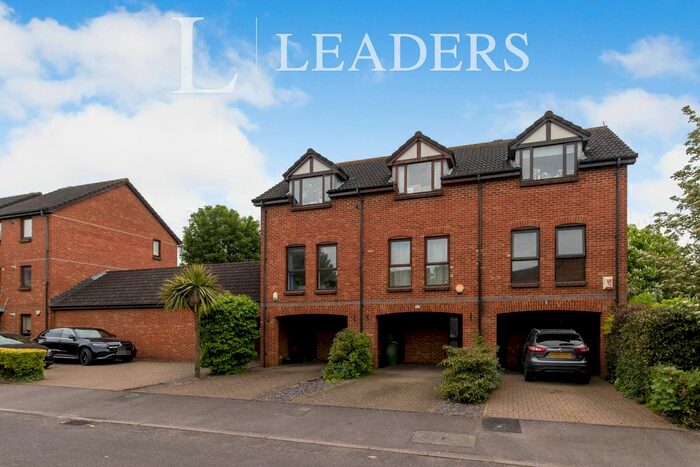 2 Bedroom End Of Terrace House To Rent In Farriers Road, Epsom, KT17