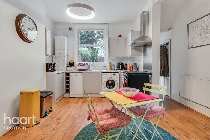 1 Bedroom Flat For Sale In Selsdon Road, South Croydon, CR2