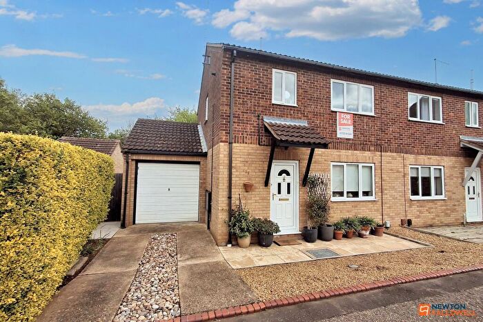 3 Bedroom Semi-Detached House For Sale In Kingfishers, Orton Wistow, Peterborough, PE2