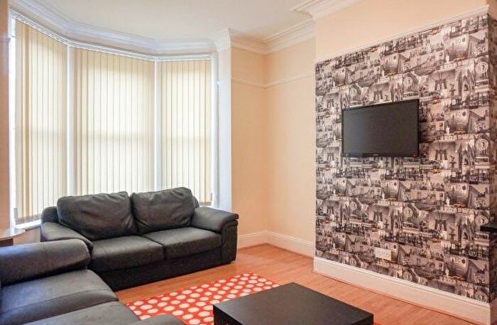 3 Bedroom Semi-Detached House To Rent In Cardigan Lane, Leeds, LS6