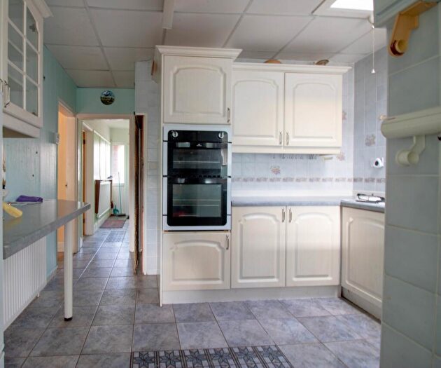 3 Bedroom Semi-Detached House For Sale In Ring Road, Halton, Leeds, West Yorkshire, LS15