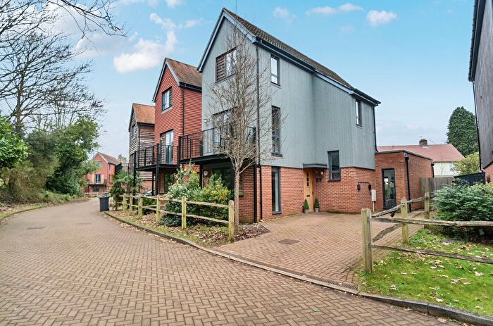 4 Bedroom Detached House For Sale In Godalming, Surrey, GU7