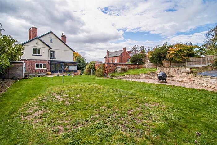 5 Bedroom Detached House For Sale In Ferrybridge Road, Castleford, WF10