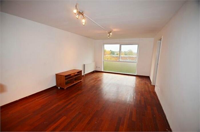 2 Bedroom Flat To Rent In Page Street, Mill Hill, NW7