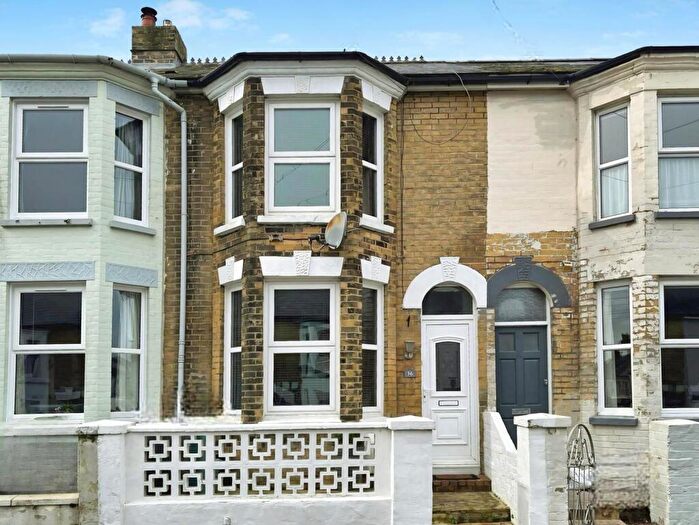 3 Bedroom Terraced House For Sale In Pelham Road, Cowes, Isle Of Wight, PO31