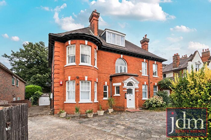 3 Bedroom Flat To Rent In Garden Road, Bromley, Kent, BR1