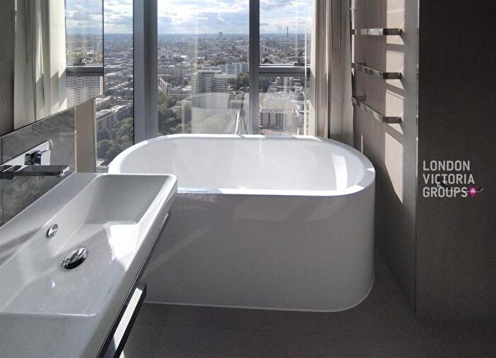 2 Bedroom Apartment To Rent In Carrara Tower, Bollinder Place, London, EC1V