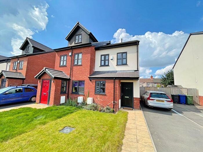 3 Bedroom Semi-Detached House For Sale In Cleefield Drive, Grimsby, DN32
