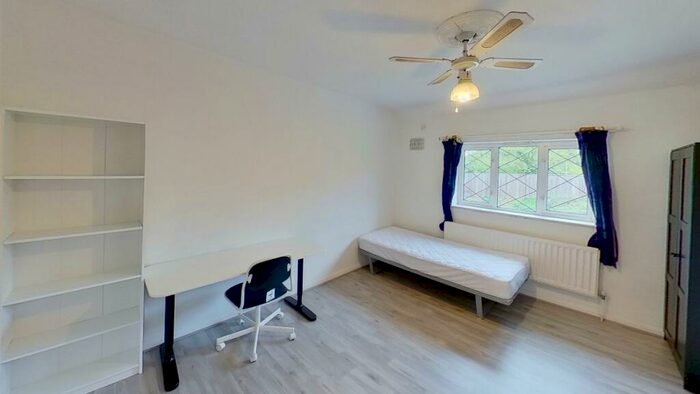 4 Bedroom Semi-Detached House To Rent In Southway, Guildford, GU2