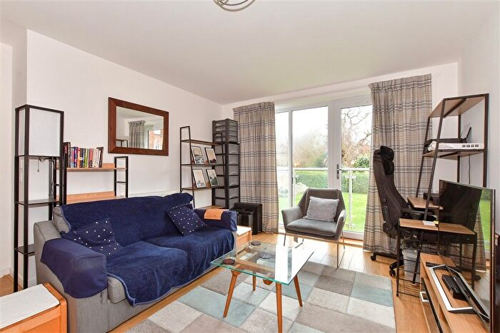 1 Bedroom Flat For Sale In Sovereign Walk, Horley, Surrey, RH6