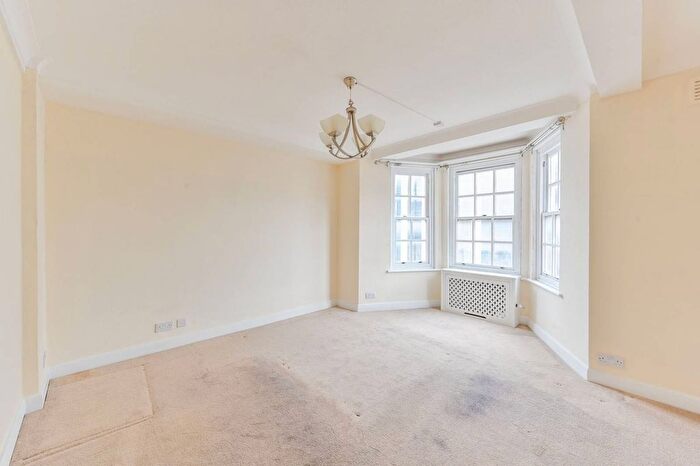 1 Bedroom Flat For Sale In Park West, Hyde Park Estate, London, W2