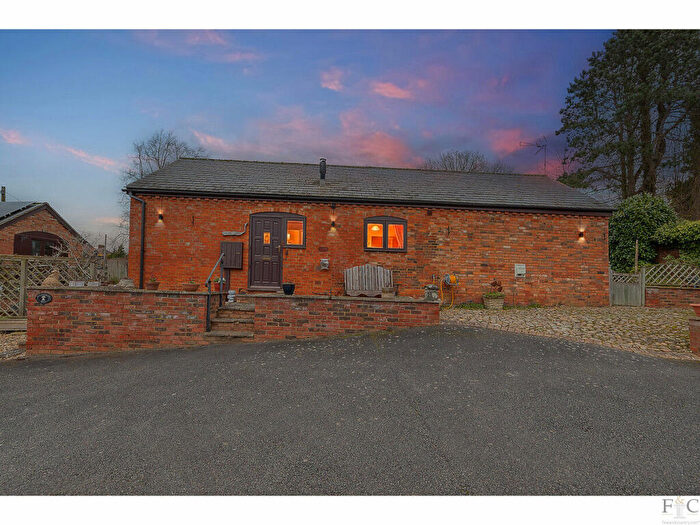 2 Bedroom Barn Conversion For Sale In Rugby Road, South Kilworth, LE17
