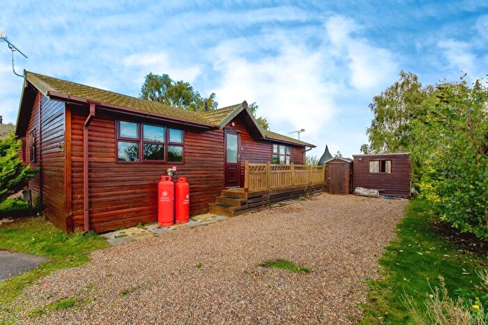 2 Bedroom Lodge For Sale In Sleaford Road, Tattershall, Lincoln, LN4