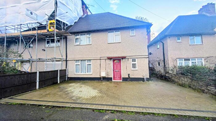 3 Bedroom Semi-Detached House For Sale In Raphael Avenue, Tilbury, RM18