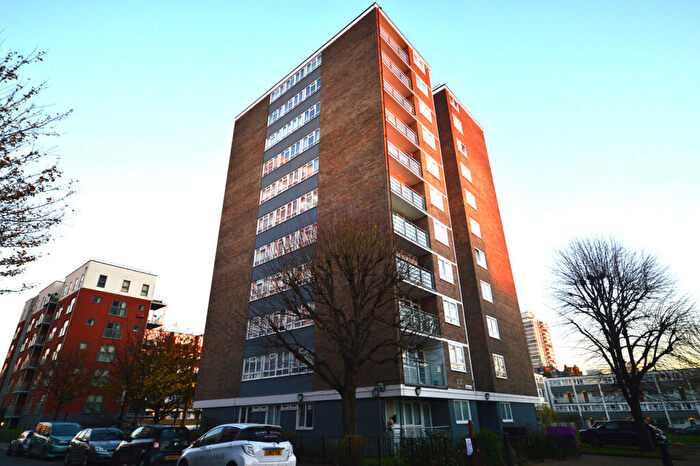 2 Bedroom Flat To Rent In Beckley House, Tower Hamlets, E3