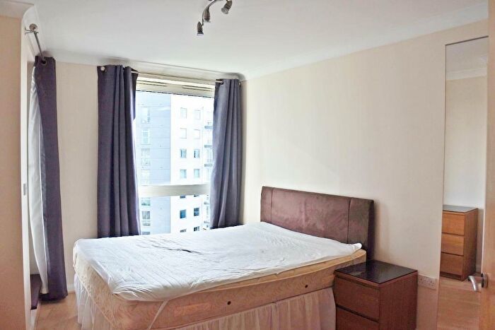 2 Bedroom Flat To Rent In Crown Heights, Alencon Link, Basingstoke, RG21