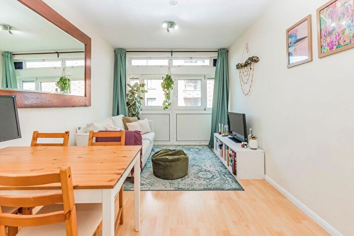 1 Bedroom Flat To Rent In Upper Richmond Road, Putney, SW15