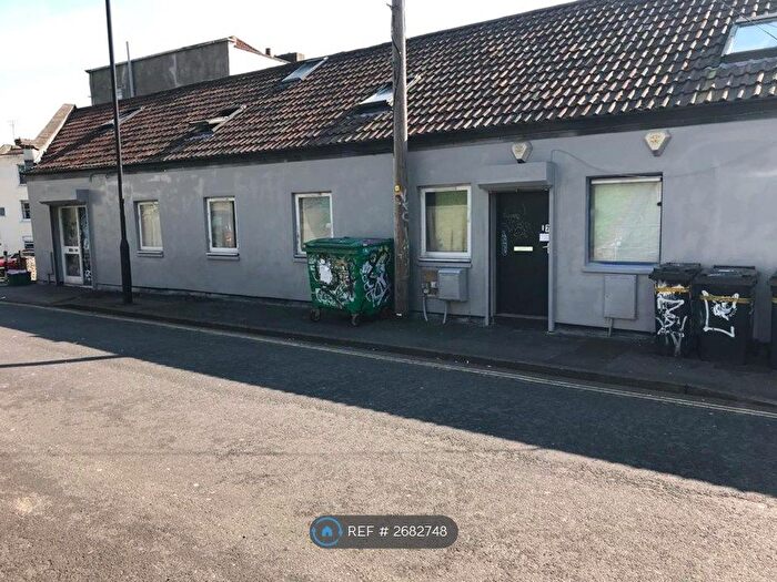 4 Bedroom Flat To Rent In Ninetree Hill, Bristol, BS1