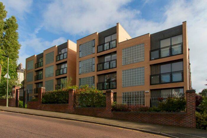 2 Bedroom Flat To Rent In Milestone Road, Upper Norwood, London, SE19