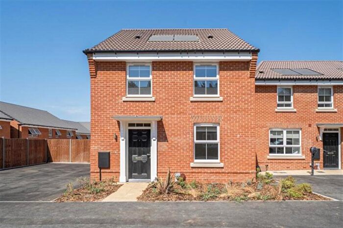 4 Bedroom Detached House To Rent In Bedroom Detached House In Mayflower Road, Aylesford, ME20