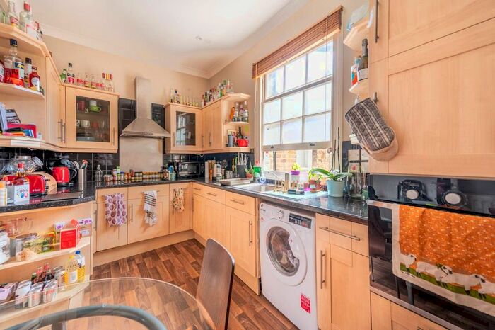 2 Bedroom Flat To Rent In The Park, Ealing, London, W5