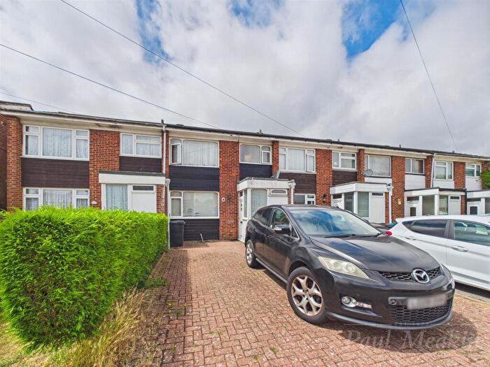 3 Bedroom Terraced House For Sale In North Downs Road, New Addington, Croydon, CR0