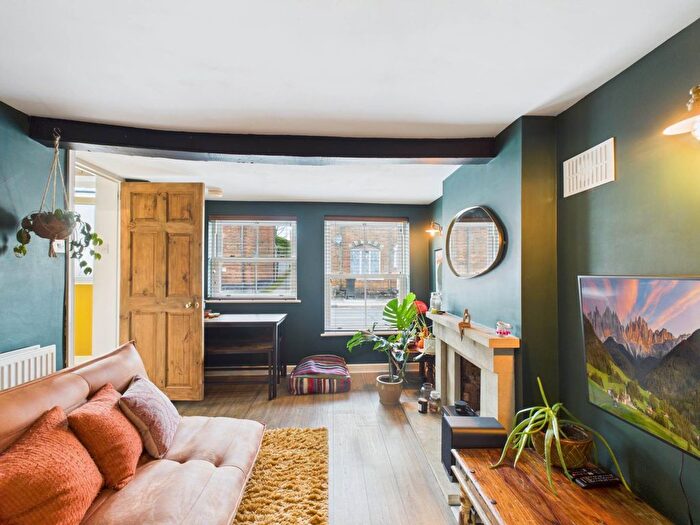 2 Bedroom Semi Detached House For Sale In North Street, Thame, OX9