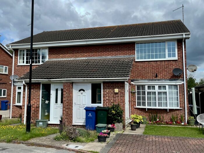 2 Bedroom Flat To Rent In Field Gate, Rossington, Doncaster, DN11