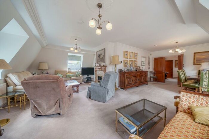 3 Bedroom Flat To Rent In London Road Ascot, SL5