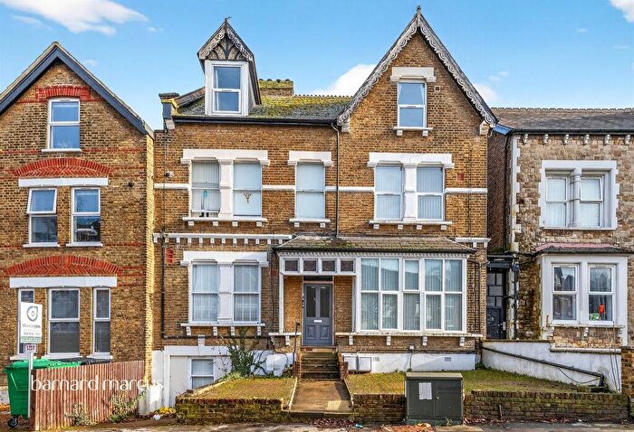 2 Bedroom Flat For Sale In Birdhurst Road, South Croydon, CR2