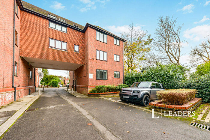 1 Bedroom Flat To Rent In Ramsey Lodge Court, Hillside Road, St. Albans, AL1