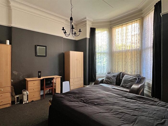 2 Bedroom Flat For Sale In Esplanade Road, Scarborough, YO11