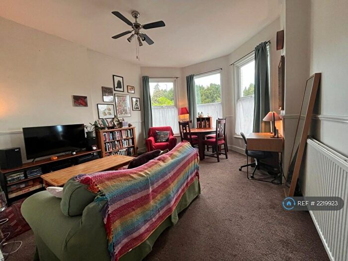 1 Bedroom Flat To Rent In Bounds Green, London, N22