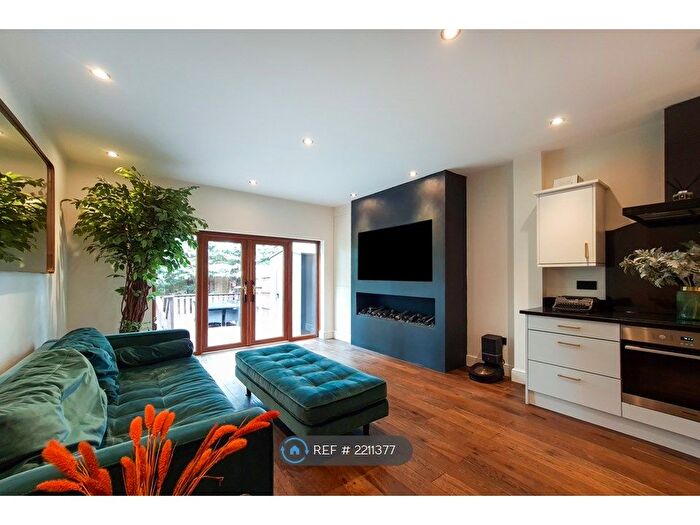 2 Bedroom Maisonette To Rent In Home Park Road, London, SW19