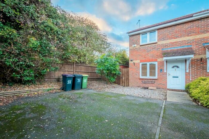 2 Bedroom Semi-Detached House To Rent In Bedroom Semi Detached House In Rayleigh, SS6