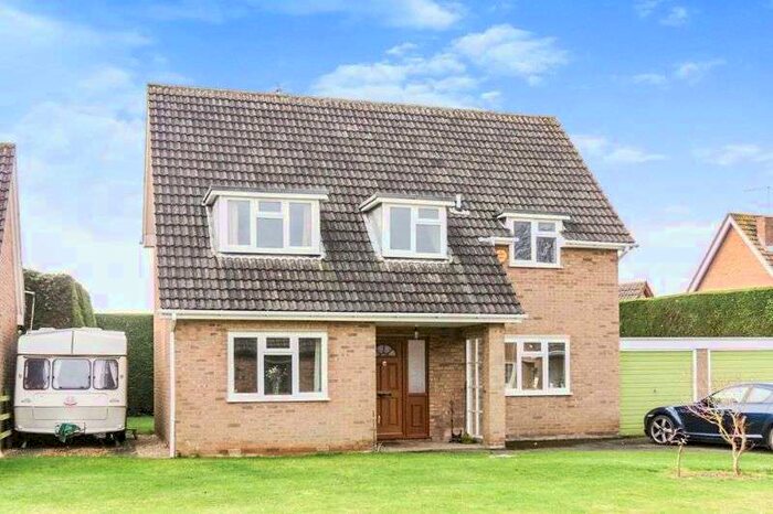 4 Bedroom Property For Sale In Ailsworth, PE5