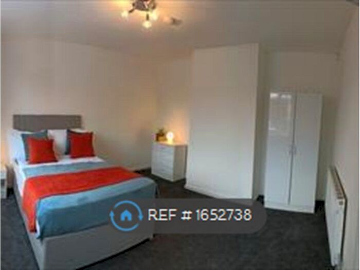 6 Bedroom Semi-Detached House To Rent In Hamstead Road, Great Barr, Birmingham, B43