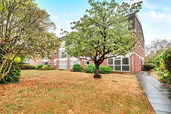 1 Bedroom Flat For Sale In Courtfield Gardens, Ealing, W13