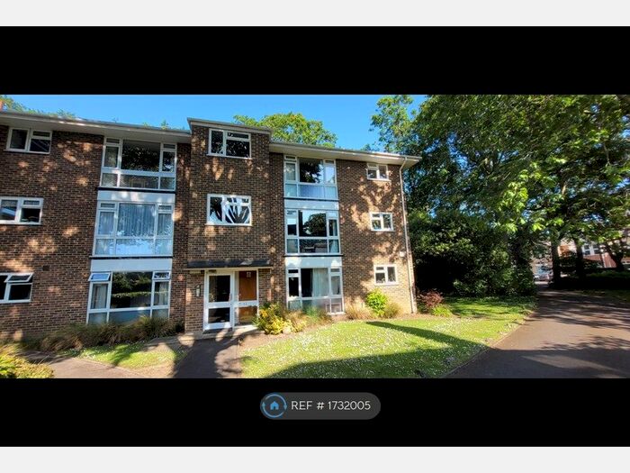 2 Bedroom Flat To Rent In Stirling Court, Bournemouth, BH8