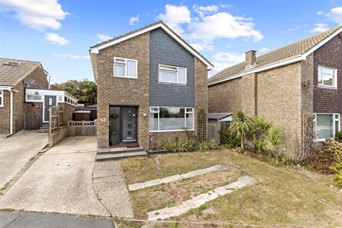 4 Bedroom Detached House For Sale In Balmoral Close, Seaford, BN25