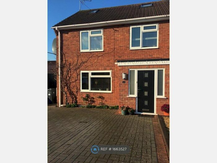 3 Bedroom Semi-Detached House To Rent In East Dene, Leamington Spa, CV32