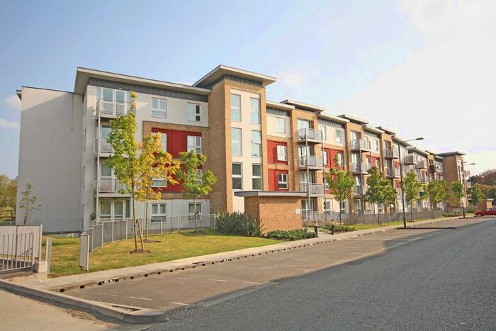 2 Bedroom Flat To Rent In Langhorn Drive, Twickenham, TW2