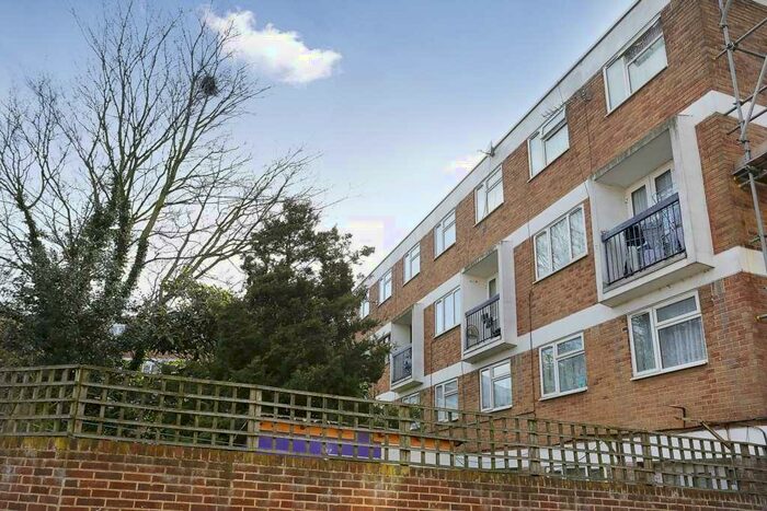 3 Bedroom Maisonette To Rent In Hatton Court, E5