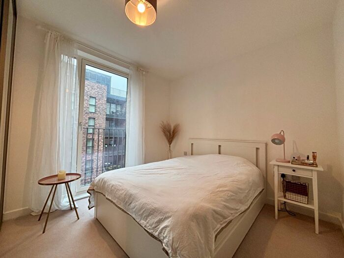2 Bedroom Flat To Rent In Gatesby Court, London, SE26