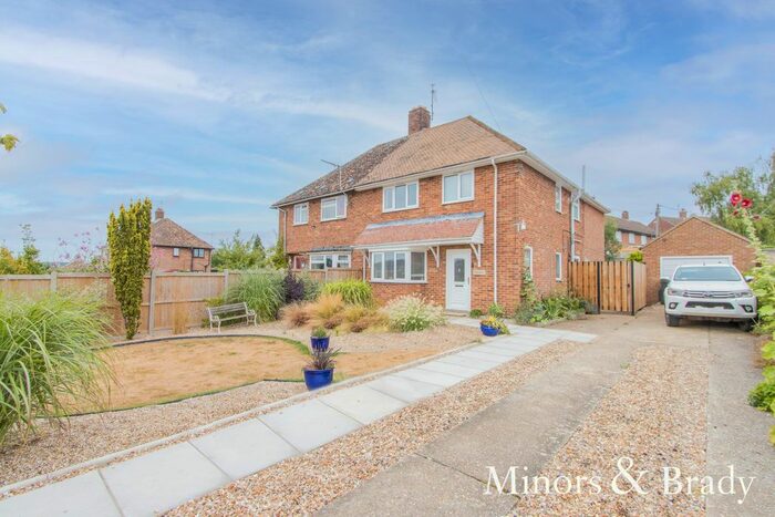 4 Bedroom Semi-Detached House For Sale In St. Lawrence Close, Harpley, King's Lynn, PE31