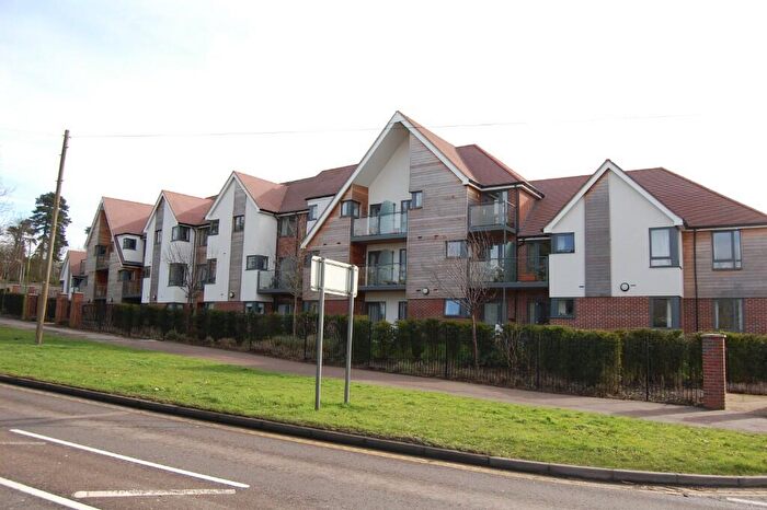 1 Bedroom Flat To Rent In Darkes Lane, Potters Bar, Hertfordshire, EN6