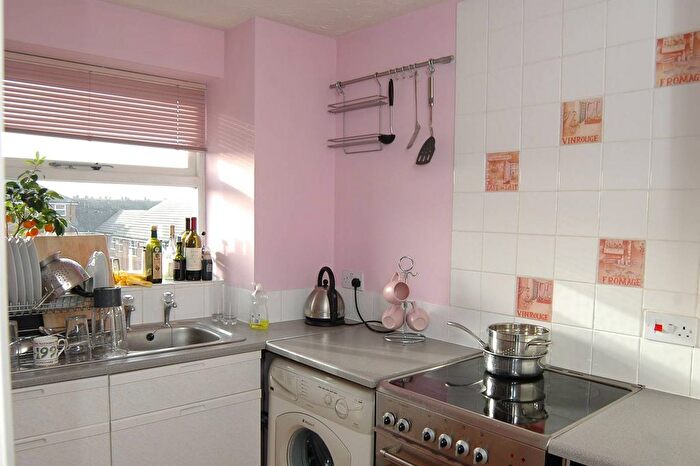 2 Bedroom Flat To Rent In Macmillan Way, Tooting Bec, London, SW17
