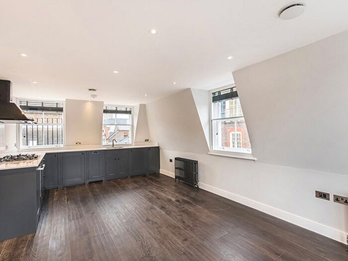 2 Bedroom Flat To Rent In Shorts Gardens, Covent Garden, WC2H